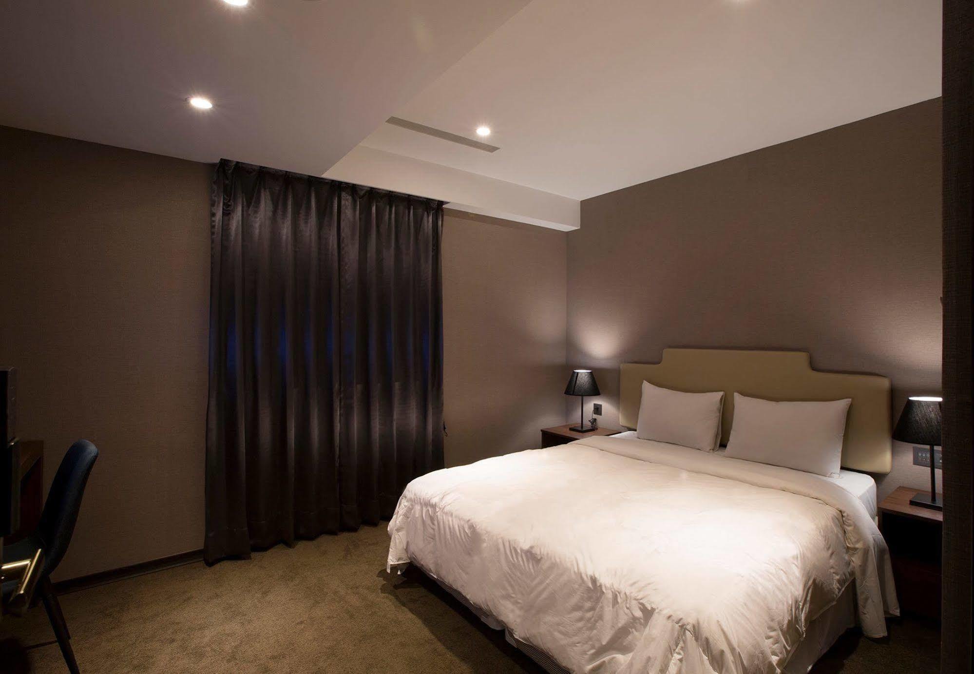 Noble Hotel Тайбей Екстер'єр фото