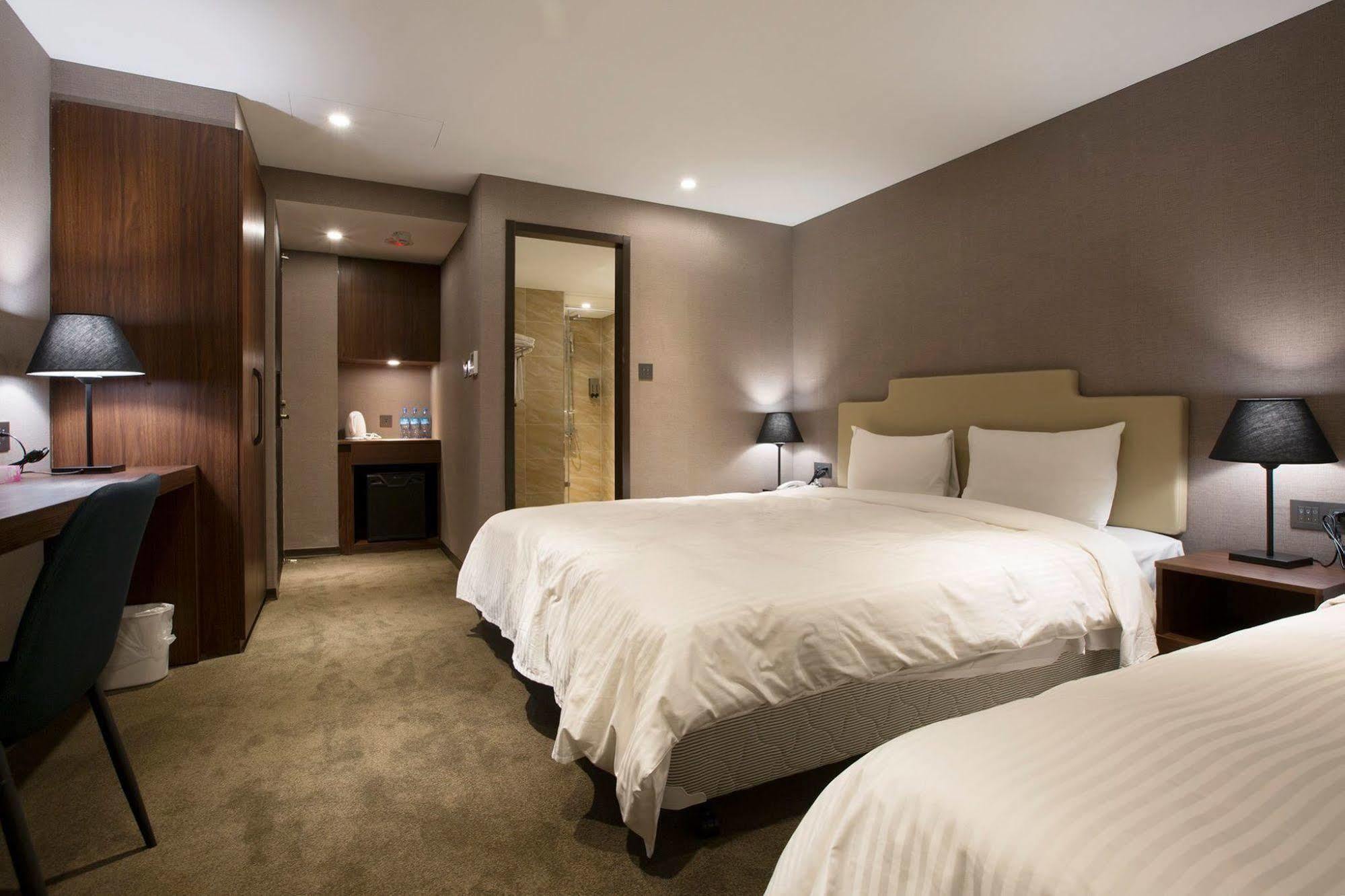 Noble Hotel Тайбей Екстер'єр фото